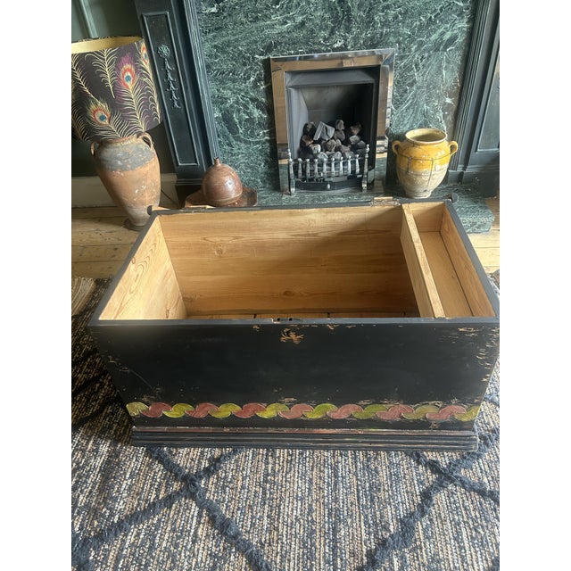 Vintage Painted Blanket Trunk with Hound Panel, 1920s For Sale - Image 10 of 13