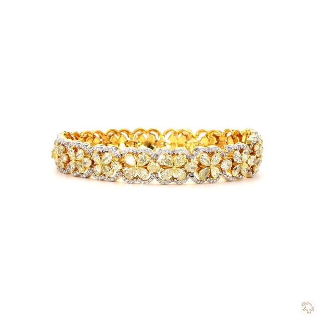 Gold 1.67 Carat Round Brilliant Cut White Diamond Yellow Diamond Gold Bracelet For Sale - Image 8 of 9
