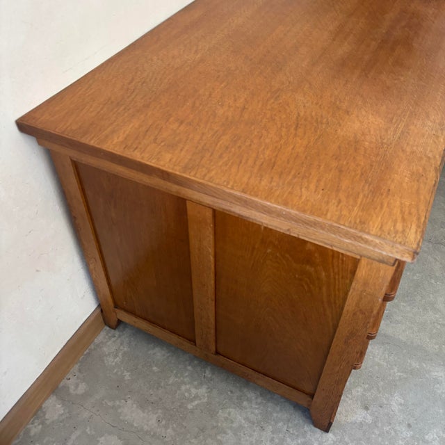 Vintage Wooden Brown Desk, in Very Good conditions. Designed 1950 to 1959