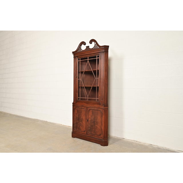 English Baker Furniture Style Georgian Flame Mahogany Corner Cabinet, Circa 1940s For Sale - Image 3 of 10