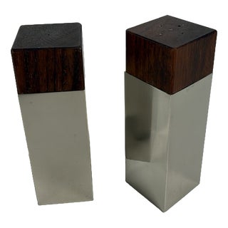 Vintage Scandinavian Modern Salt and Pepper Shakers in Rosewood and Metal, 1960s, Set of 2 For Sale