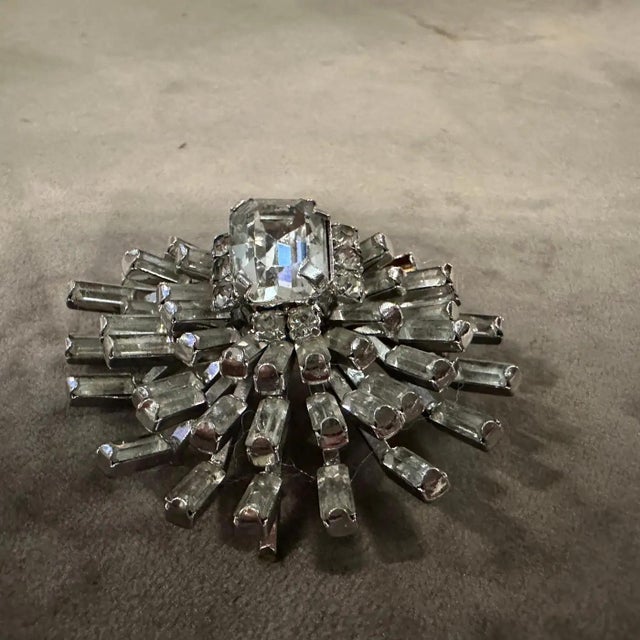 Glass 1940s Art Deco Rhinestones and Silvered Metal Italian Brooch For Sale - Image 7 of 7