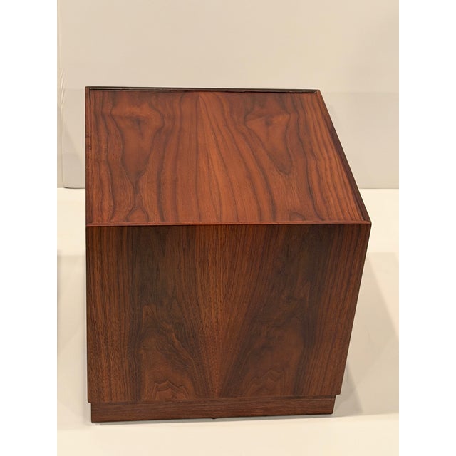 Mid Century Modern Pair of Walnut Cube End Tables For Sale - Image 9 of 12