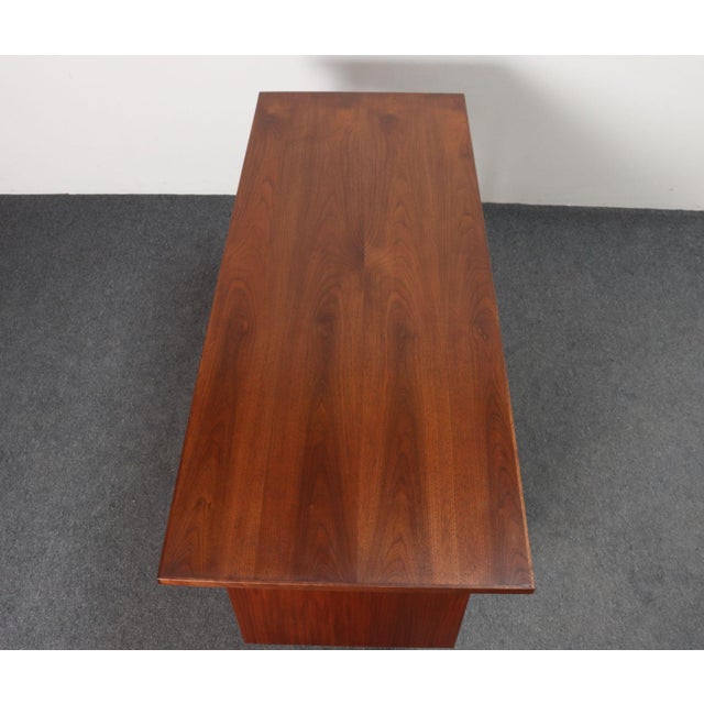 Wood Mid-Century American Modern Studio Craft Walnut Desk by Richard Artschwager For Sale - Image 7 of 18