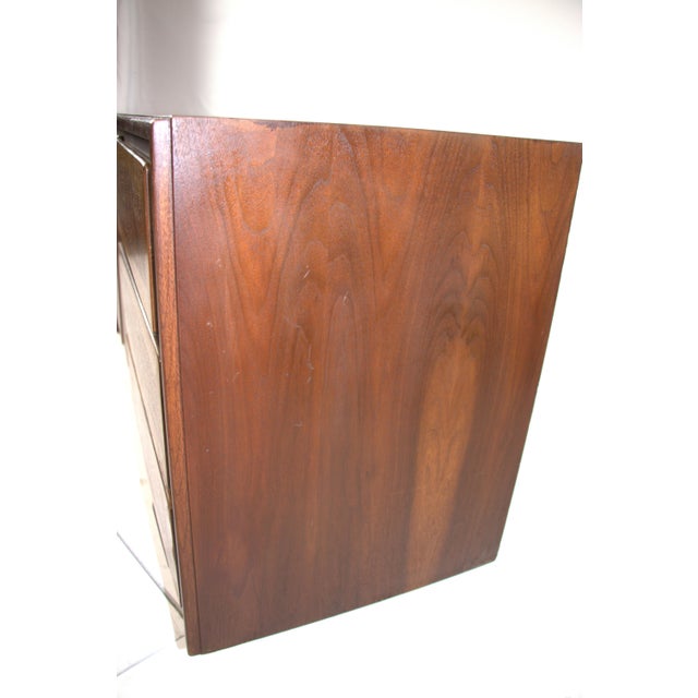 1960s Mid Century Modern Dresser For Sale In New York - Image 6 of 10