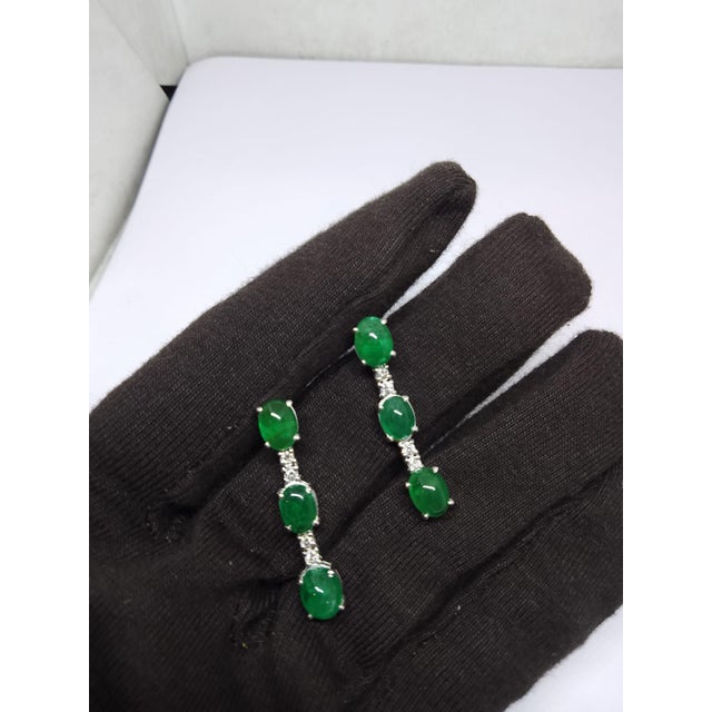 Natural 7.65cts Emerald & 0.10cts Diamond Earring in 18k Gold For Sale In New York - Image 6 of 8