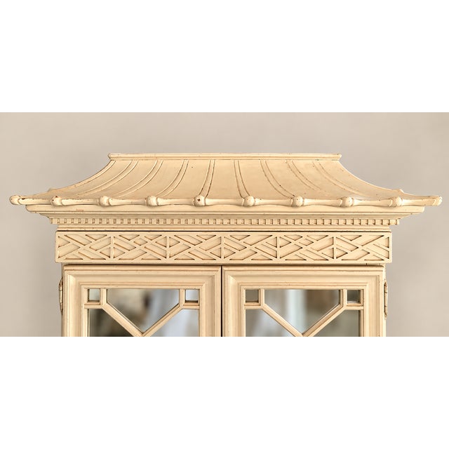 Vintage Pagoda Chinese Chippendale Asian Chinoiserie Mirrored & Lighted Upper Kitchen Cabinet For Sale - Image 4 of 5