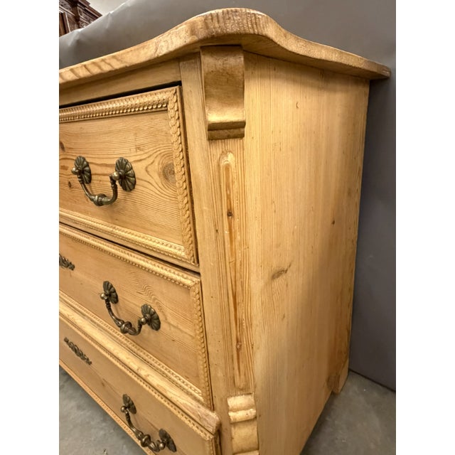 English Mid 19th Century Pine Serpentine Chest of Drawers With Hand Cut Dovetails, Circa 1860 For Sale - Image 9 of 14
