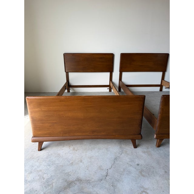 1960s 1960s Vintage Heywood-Wakefield Mid-Century Modern Twin Bed Frames – A Pair For Sale - Image 5 of 12