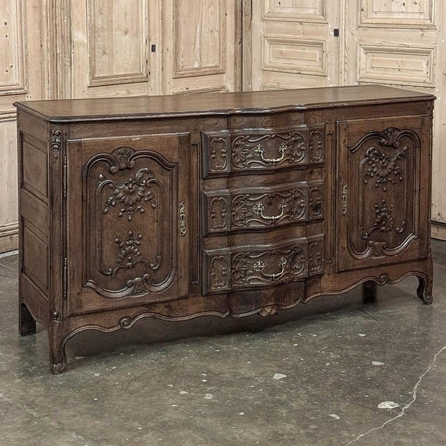 18th Century Liège Louis XV Period Carved Oak Buffet For Sale - Image 4 of 18