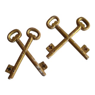 18th Century Pair of Italian Gilded Carved Wood Keys of St Peter For Sale