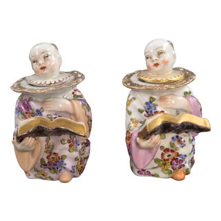 French Porcelain Figural Inkwells in the style of Kändler for Edmé Samson, 1860, Set of 2 For Sale