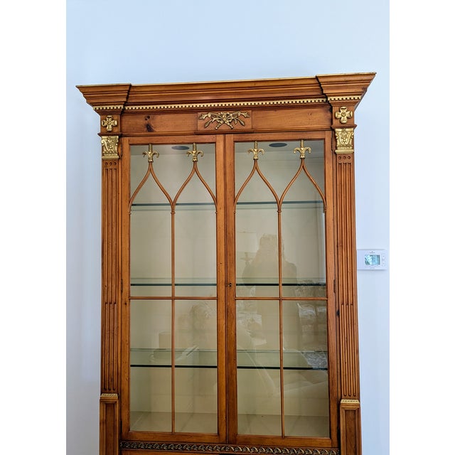 1990s Baker Collector's Edition Pine Curio Display Cabinet W. Gold Gilt For Sale - Image 11 of 12