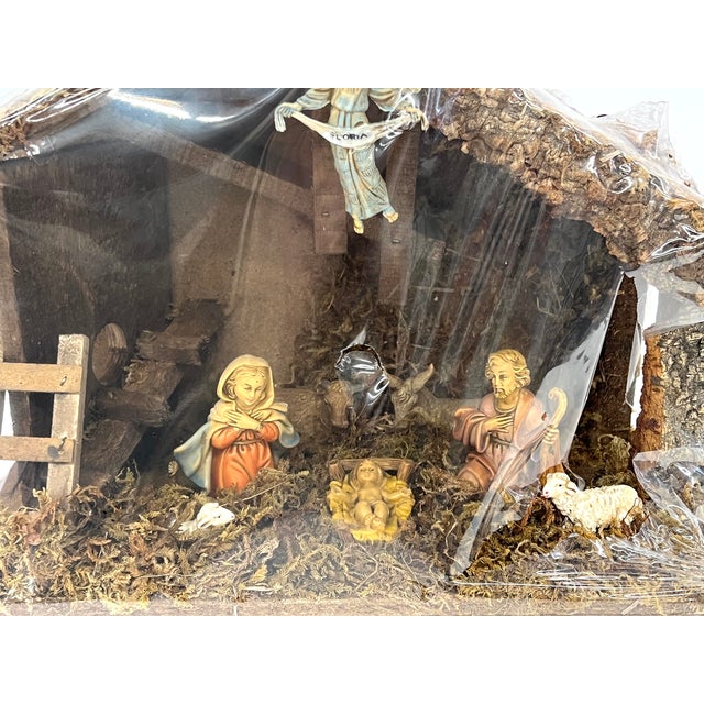 Vintage Made in Italy Nativity Presepio Set – 8 Pieces With Rustic Italian Stable For Sale In Detroit - Image 6 of 9