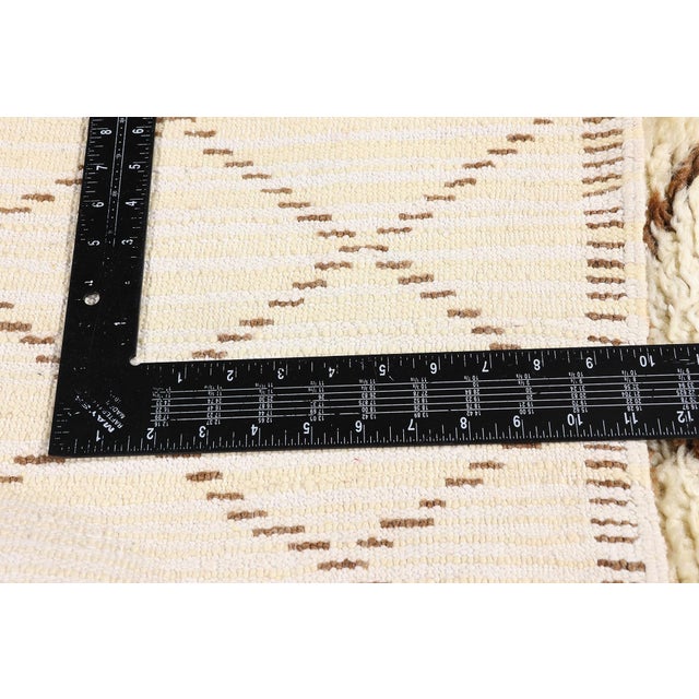 Textile Vintage Azilal Moroccan Rug, 02'05 X 05'10 For Sale - Image 7 of 10