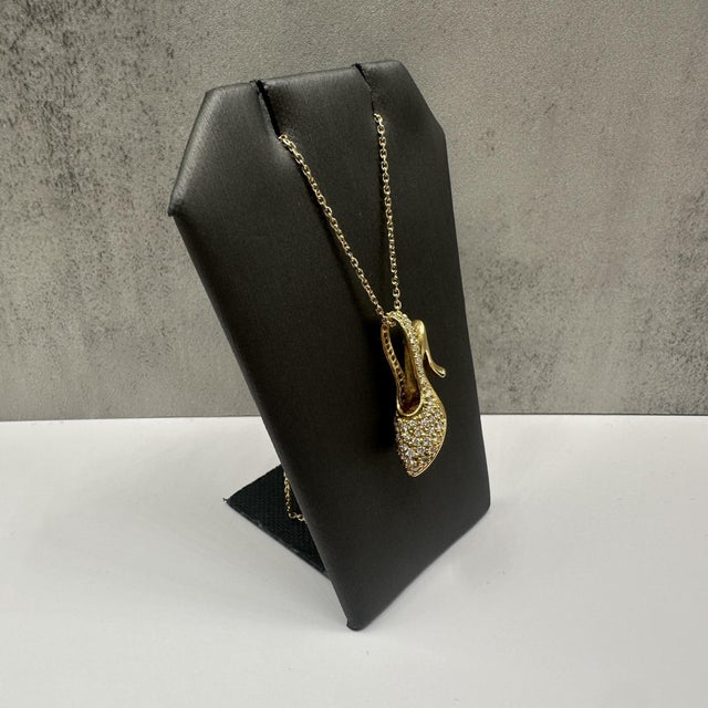 This stunning estate diamond heel necklace in yellow gold features approximately 0.90 carats total weight of natural FG...