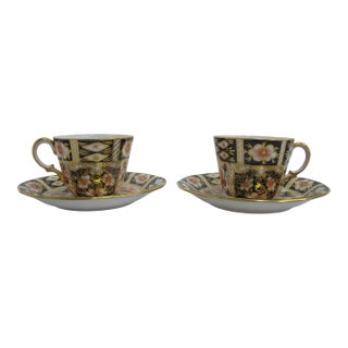 Early 20th Century Royal Crown Derby 2451 Traditional Imari Bone China Scallop Tea Cup & Saucer Set - 4pcs For Sale