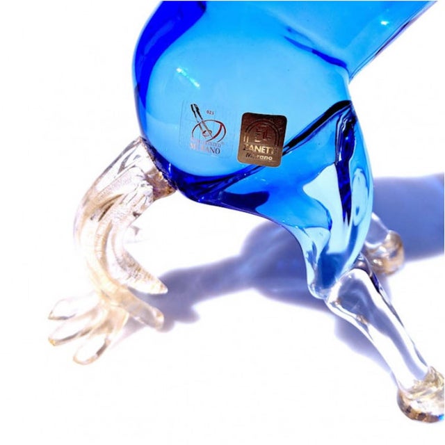 Prancing horse in Murano glass in shades of blue, represented in all its majesty, and what is missing to add the right...
