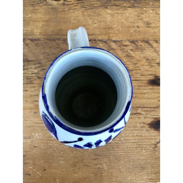 1980s Vintage Williamsburg Restoration Blue and White Petite Vase For Sale - Image 5 of 11