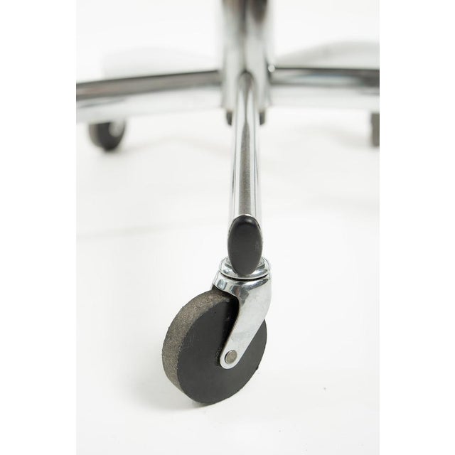 Steelcase 1970s Charles Pollock Style Steelcase Chrome Swivel Rolling Office Chair For Sale - Image 4 of 6
