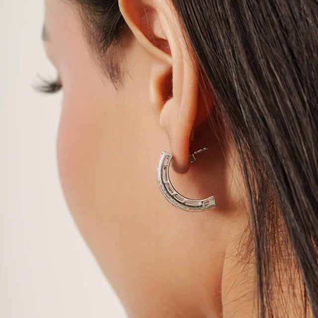 Classic Contemporary Blue Topaz Stud Earrings in Silver - A Pair For Sale - Image 6 of 11