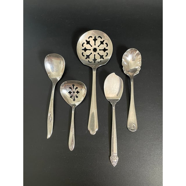 A mixed lot of five silverplate serving pieces by the flagship brands of International Silver and Oneida, including a...