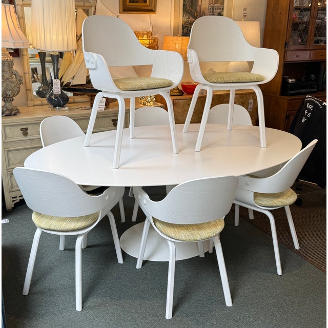 Knoll Knoll Studio Saarinen Dining Table, Medium For Sale - Image 4 of 16