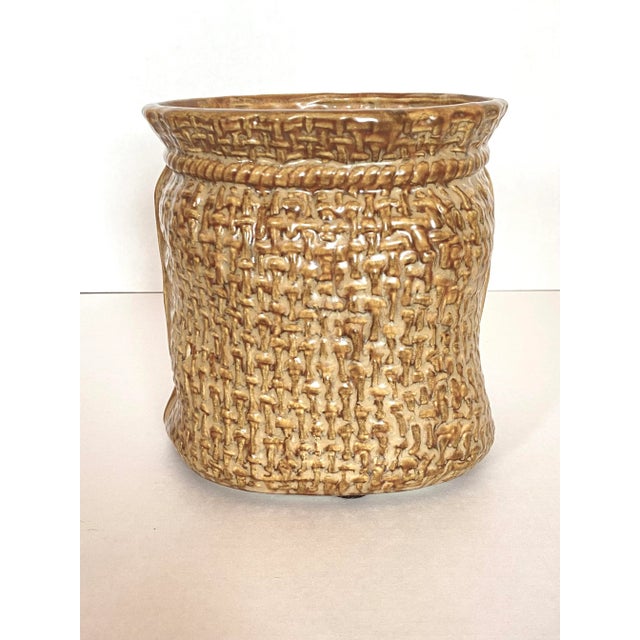 Rustic Mid 20th Century McCoy Burlap Sack Form Ceramic Planter Jardiniere Model 1629 For Sale - Image 3 of 11