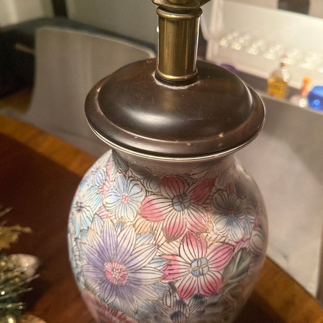 Frederick Cooper Vintage Frederick Cooper Floral Pink Purple Blue Ceramic Ginger Jar Table Lamp For Sale - Image 4 of 11