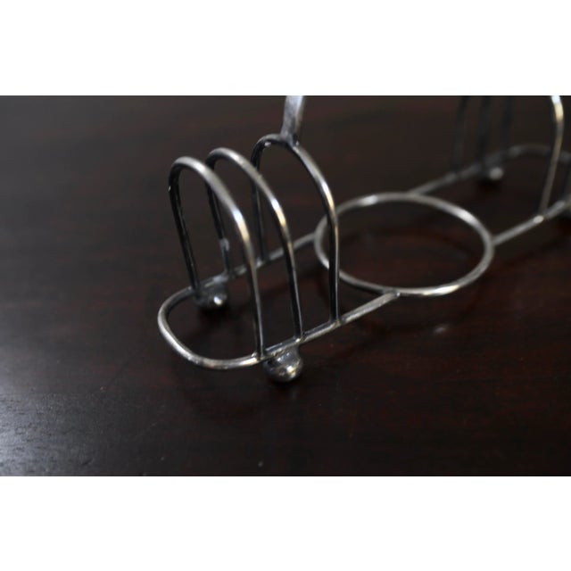 Early 20th Century Edwardian English Silverplate 6-Toast Bun Footed Toast Server For Sale In Washington DC - Image 6 of 7