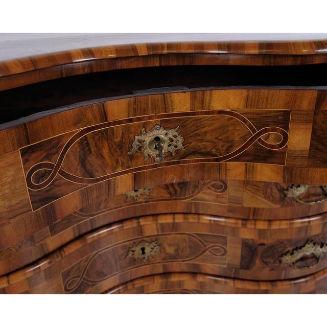 Wood Antique Baroque Chest of Drawers with Four Drawers in Polished Walnut, 1760s For Sale - Image 7 of 10