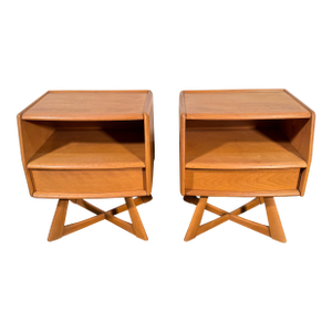 Mid 20th Century Pair of Heywood Wakefield Sculptura M-778 Nightstands in Original Champagne Finish
