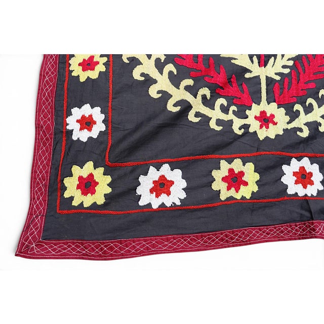 Vintage Hand-Embroidered Suzani Wall Hanging, Uzbekistan, 1920s For Sale - Image 18 of 18