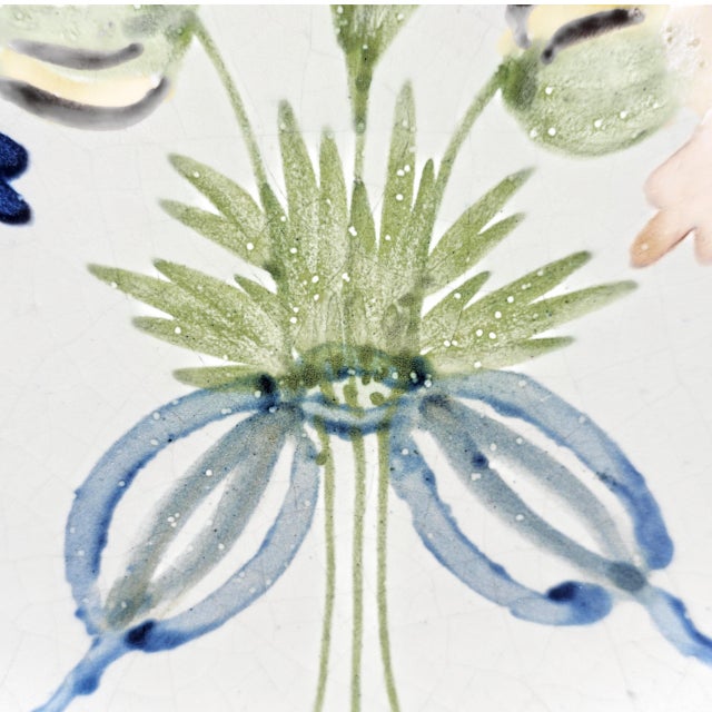 White 19th-Century French Provincial Faience Hand-Painted Scalloped Plate For Sale - Image 8 of 10