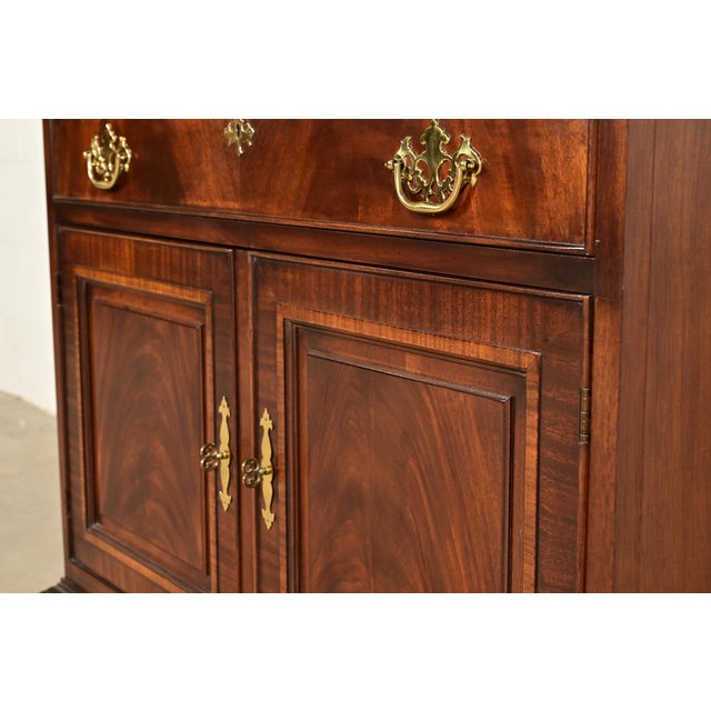 Drexel Heritage Georgian Flame Mahogany Flip Top Buffet Server or Bar Cabinet For Sale - Image 9 of 16