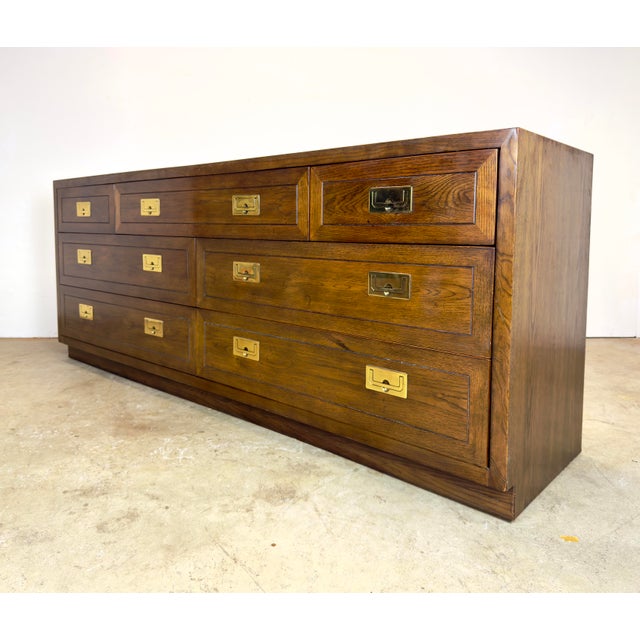 Mid-Century Modern Henredon Scene One Campaign Style 7-Drawer Long Dresser in Oak & Brass For Sale - Image 3 of 12