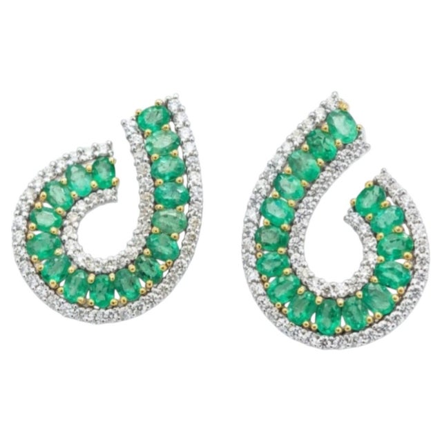 Modern 18k Gold Emerald and Diamond Stud Earrings, 2.18ct Diamonds For Sale - Image 3 of 8