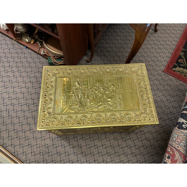Beautiful repousse brass trunk, in overall excellent condition with minor wear from age. Circa 1950. Blanket chest or...