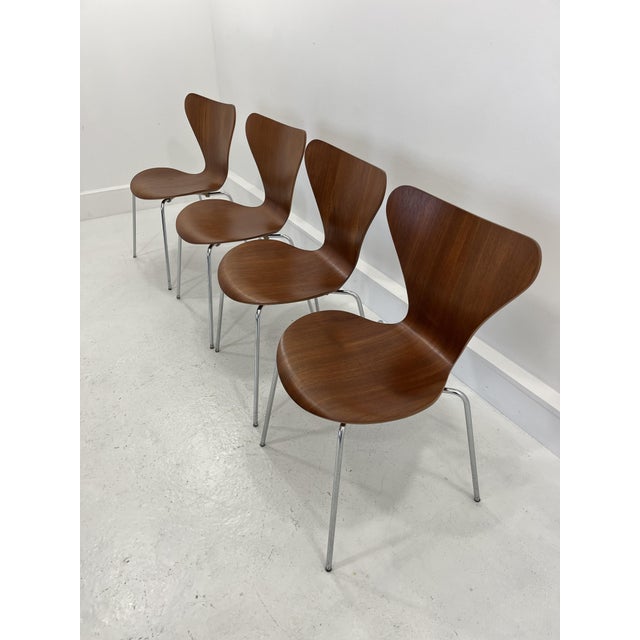 Model 3107 Chairs in Teak by Arne Jacobsen for Fritz Hansen, 1974s, Set of 4 For Sale - Image 3 of 11