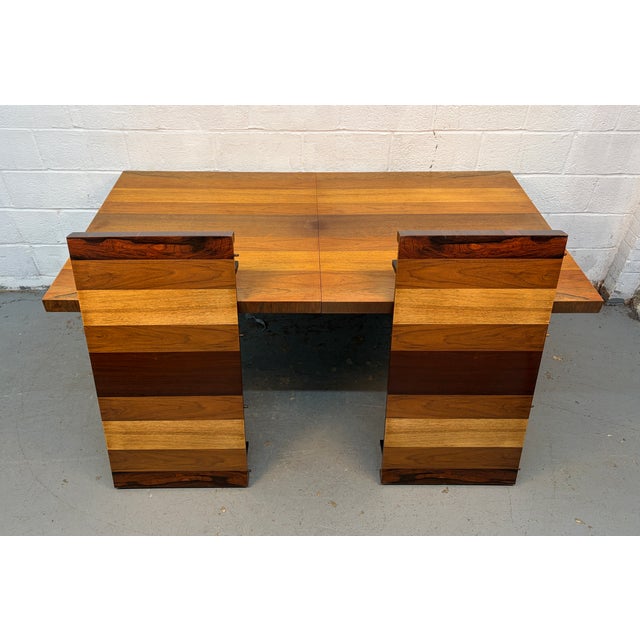 Mid 20th Century Attributed to Milo Baughman for Directional Mid-Century Mixed Wood Expanding Leaf Dining Table For Sale In New York - Image 6 of 15