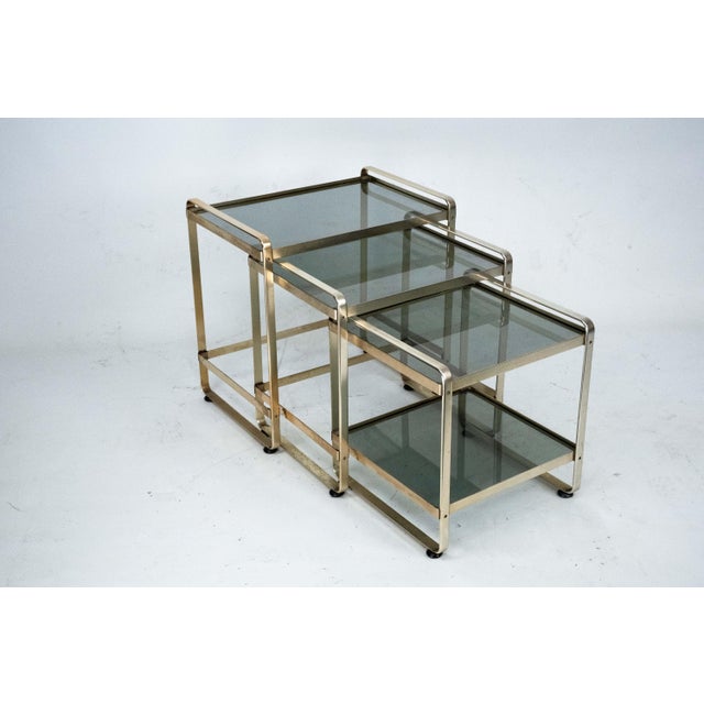 Mid-Century Modern Nesting Side Tables in Gilded Aluminum and Glass, Italy, 1970s, Set of 3 For Sale - Image 3 of 13