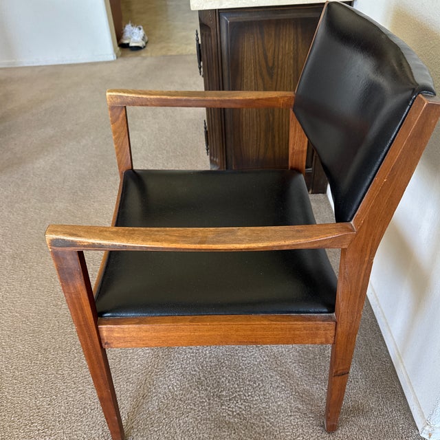 This piece is a Taylor Chair Co. office chair in great condition. The seating area seems to be either a NagaHyde or a...