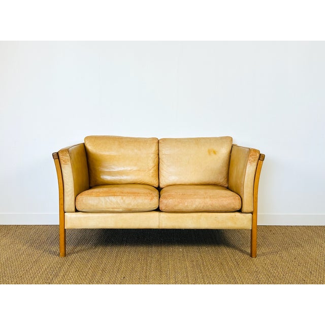 Combining timeless elegance and authenticity, this two-seater sofa captivates with the quality of its materials and the...