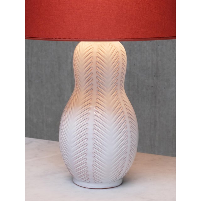 1940s Feather Pattern Ceramic Table Lamp by Anna-Lisa Thomson for Upsala-Ekeby, Sweden, 1940s For Sale - Image 5 of 9