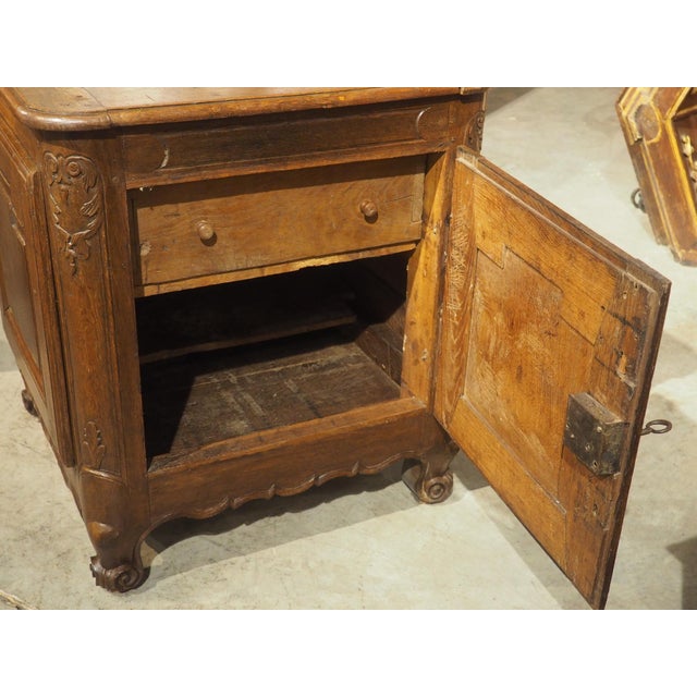 Rare 18th Century French Oak Offertory Center Cabinet From Charente-Maritime For Sale - Image 16 of 18