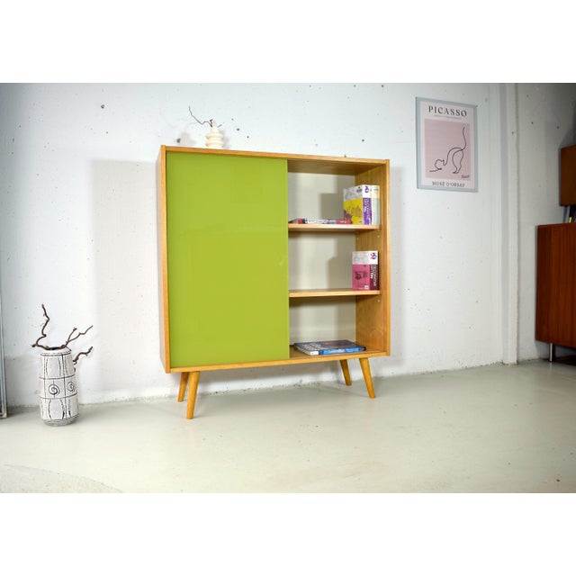 Ash Bookcase with Glass Sliding Door from VEB Deutsche Werkstätten Hellerau, 1970s For Sale - Image 4 of 7