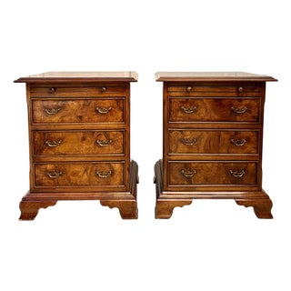 Pair of Mid-Century Georgian Revival Burr Walnut Bachelor's Chests Nightstands For Sale