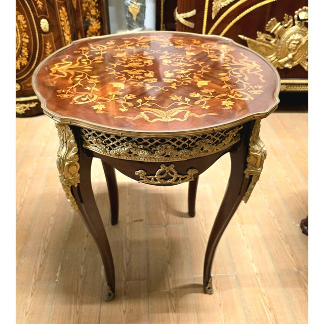 French Elegant French Louis XV Accent Table With Intricate Marquetry & Bronze Ormolu For Sale - Image 3 of 4