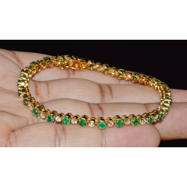 Late 20th Century Certified Natural 4.90Cts vs F Diamond Emerald 18k Solid Gold Tennis Bracelet For Sale In Dallas - Image 6 of 16
