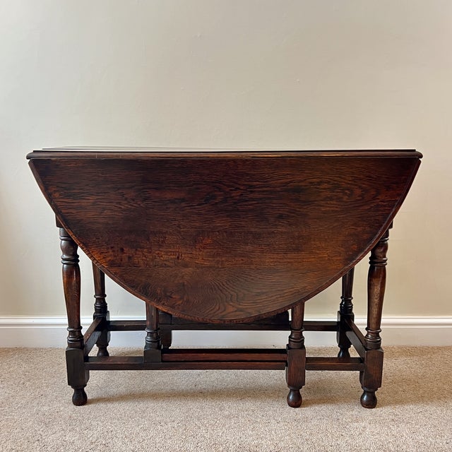 Oak jacobean revival gateleg drop leaf table c19100 - 1920. A finely proportioned early 20th-century english gateleg table...